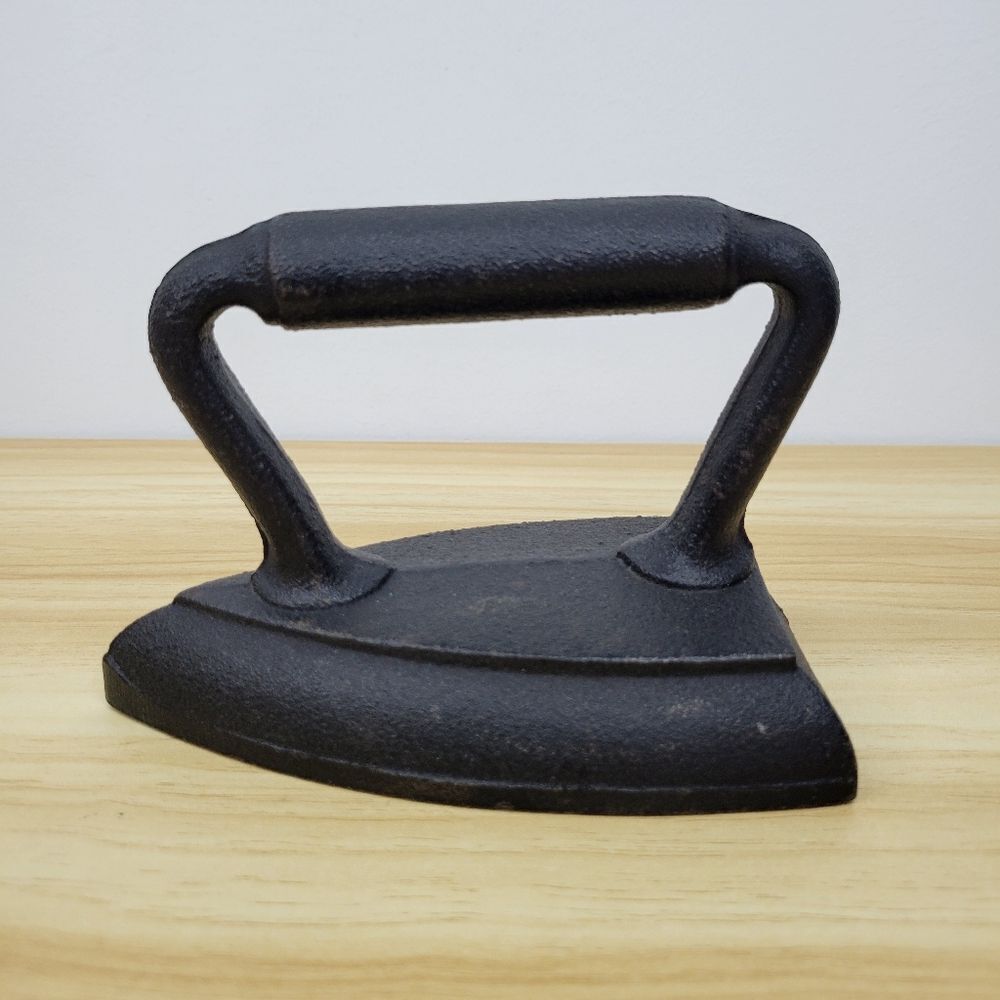 Vintage Cast Iron Sad Iron – Primitive Flat Iron – Rustic Farmhouse Decor